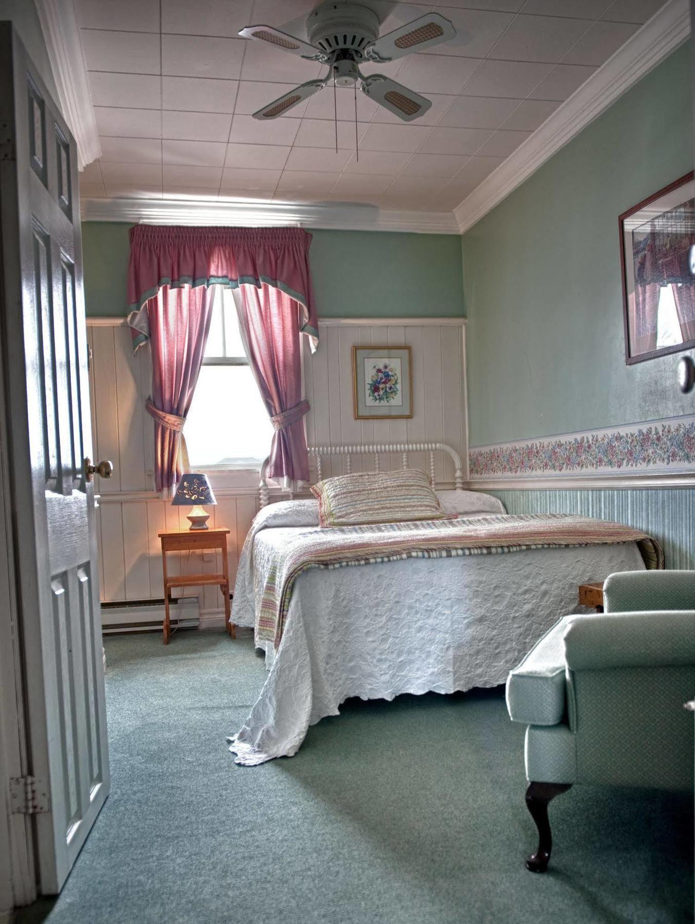 Baddeck Inlet Telegraph House Motel מראה חיצוני תמונה